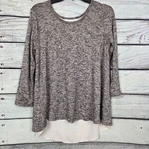 Francesca’s Charlie M Gray Knit Chiffon Hem Top